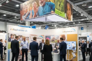 Skab blikfang på messen med loftbannere i unikt design