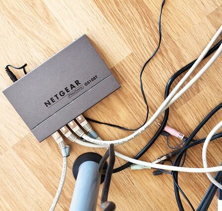 Fra stillesiddende til stående: Revolutionen af arbejdspladsen med hæve sænkeborde