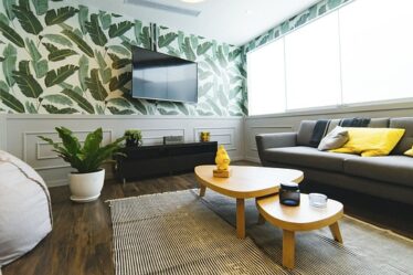 Gør din sofa til det perfekte hyggehjørne med OBH's stilfulde varmetæpper