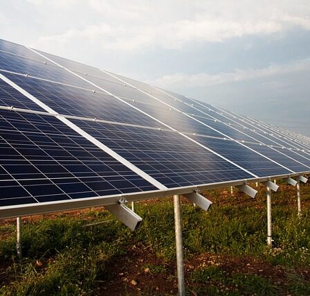 Solcellevirksomheder: Hvordan solenergi kan skabe job og økonomisk vækst