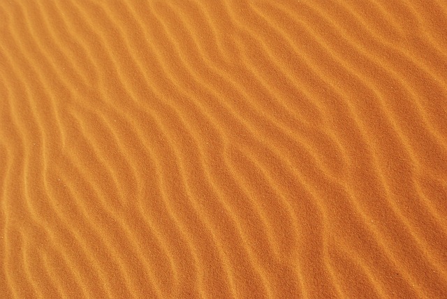 Sandets historie: Fra forhistorisk tid til moderne byggeri